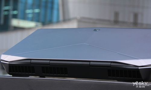 alienware13有几个硬盘位置？alw18什么时间更新-图1