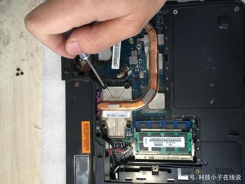 笔记本cpu螺丝滑丝怎么拧下来？笔记本怎么cpu-图1